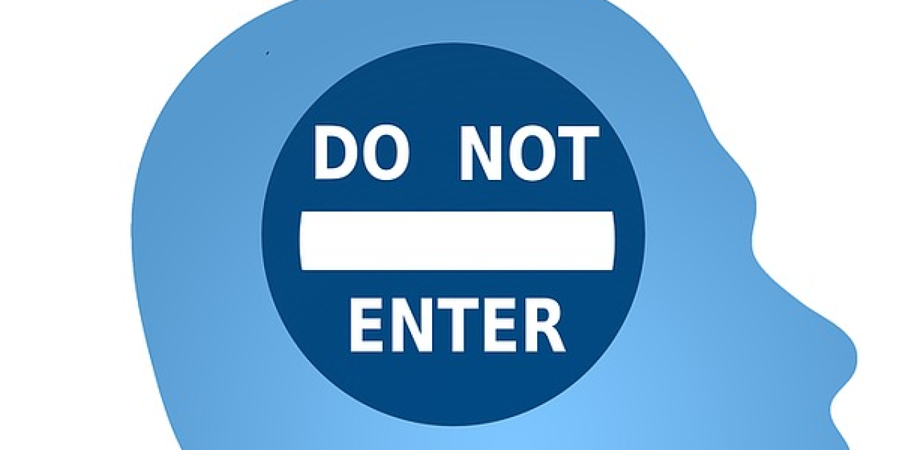 Grafik: Silhouette eines Kopfes. Darin ein blaues Schild mit der Aufschrift "Do not enter".